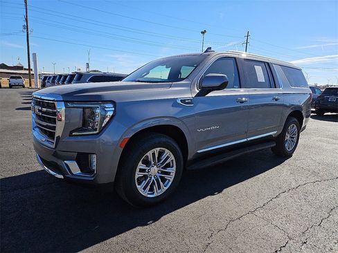 Used 2022 GMC Yukon XL SLT image 2