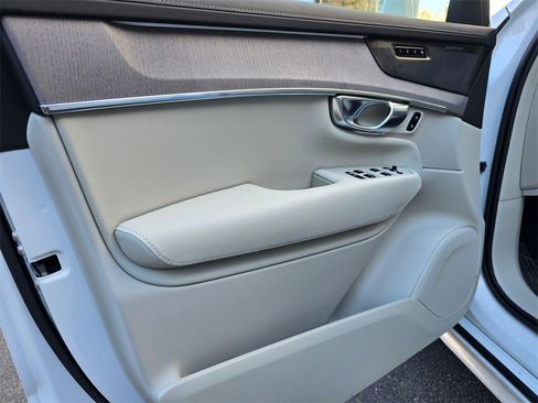 New 2026 Volvo XC90 T8 Ultra w/ Protection Package Premier image 20