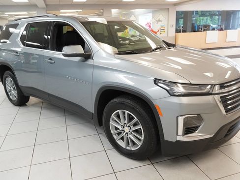 Used 2023 Chevrolet Traverse LT FWD image 16