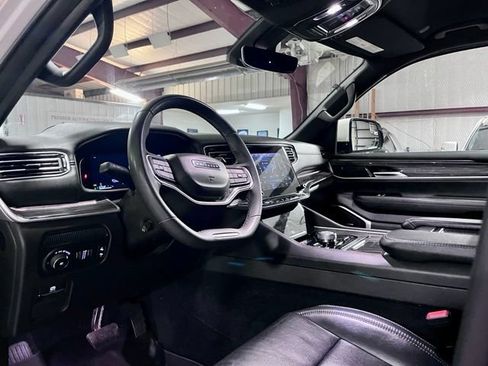 Used 2022 Jeep Wagoneer Series III AWD/4WD image 9