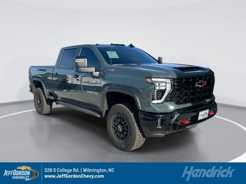 Used 2025 Chevrolet Silverado 2500 ZR2 w/ Technology Package image 1