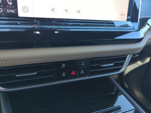 New 2026 Volkswagen Atlas Cross Sport SE image 12