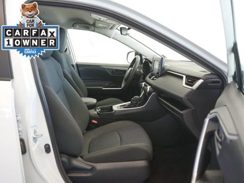 Used 2021 Toyota RAV4 LE image 30