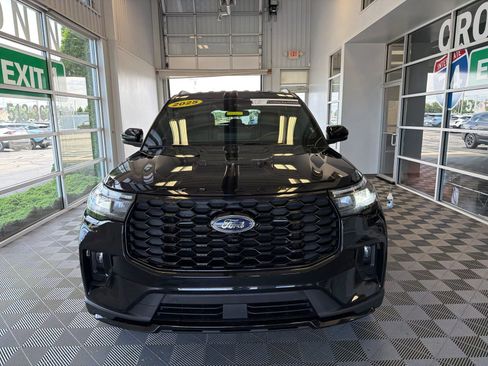 Used 2025 Ford Explorer ST-Line w/ ST-Line Street Pack AWD/4WD image 2