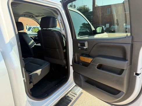 Used 2018 Chevrolet Silverado 1500 LTZ AWD/4WD image 17