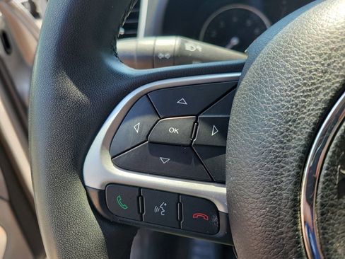 Used 2018 Jeep Renegade Latitude AWD/4WD image 22