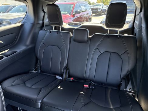 New 2026 Chrysler Pacifica Select w/ S Appearance Package image 18