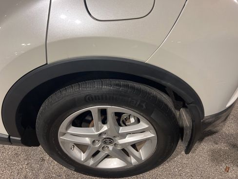 Used 2020 Toyota C-HR LE image 12