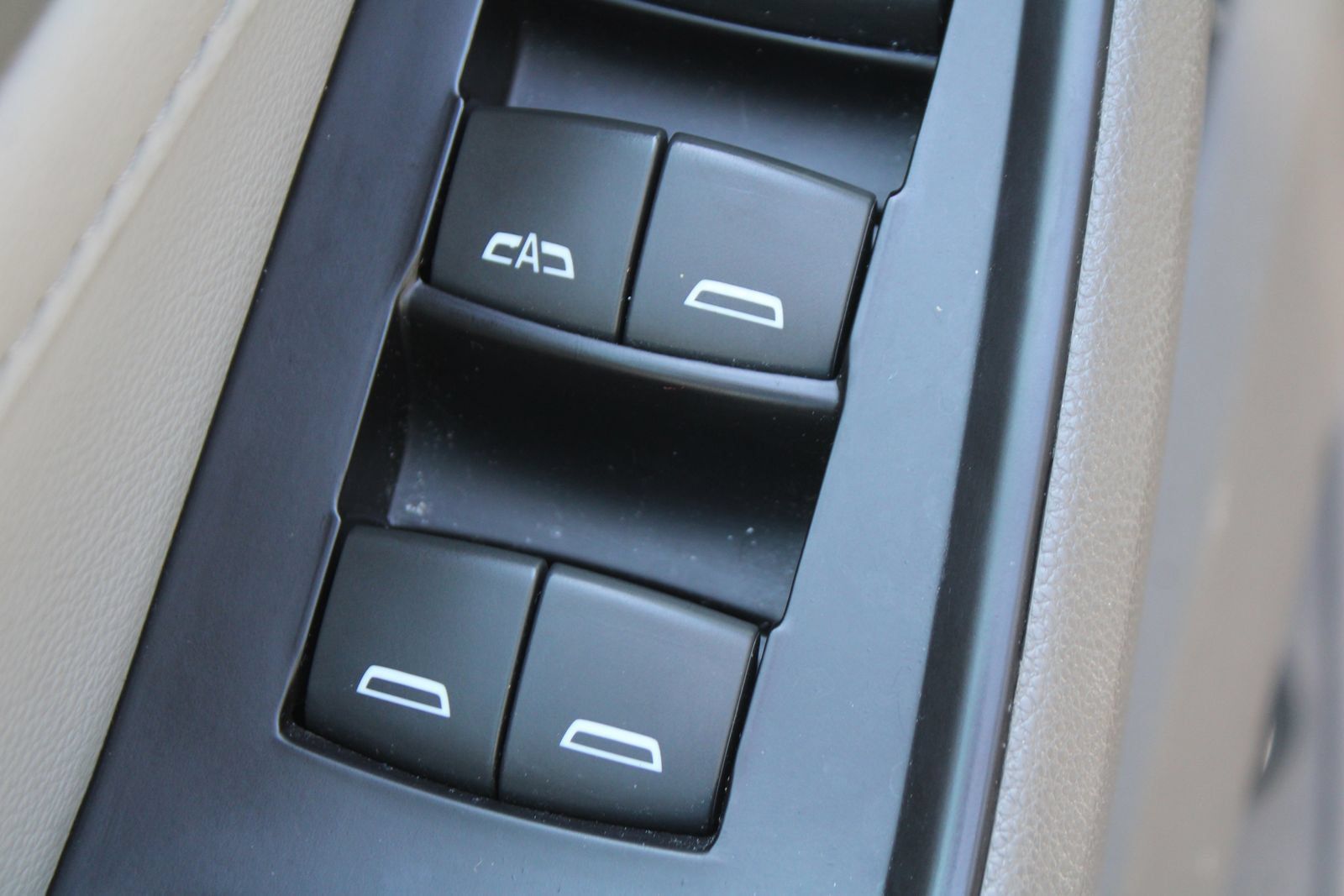 Used 2020 Chevrolet Traverse LT FWD image 20