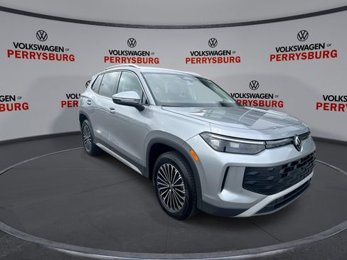 New 2025 Volkswagen Tiguan S w/ 18" Wheel Package image 2