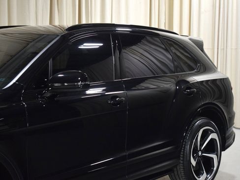 Certified 2022 Bentley Bentayga image 8