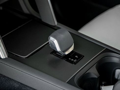 Used 2024 Land Rover Discovery Sport S image 19