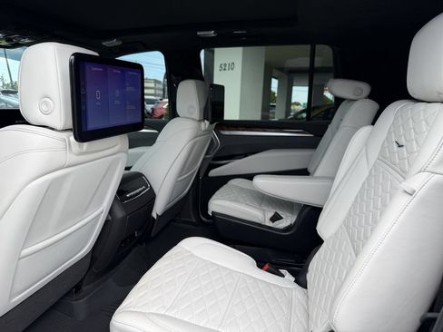 Certified 2025 Cadillac Escalade ESV Sport Platinum w/ LPO, ONYX Package AWD/4WD image 20