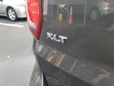 Used 2018 Ford Explorer XLT w/ Equipment Group 202A FWD image 8