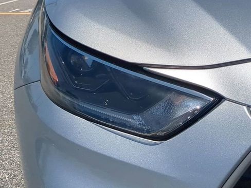 Used 2021 Toyota Highlander L image 10