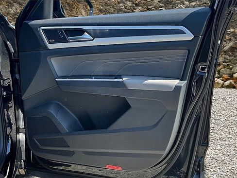 Used 2021 Volkswagen Atlas Cross Sport SEL Premium image 23