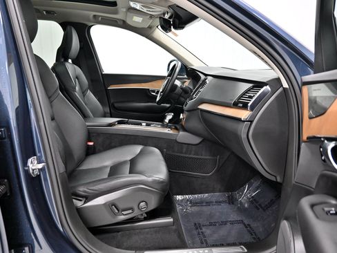 Used 2021 Volvo XC90 T6 Momentum w/ Protection Package Premier AWD/4WD image 28