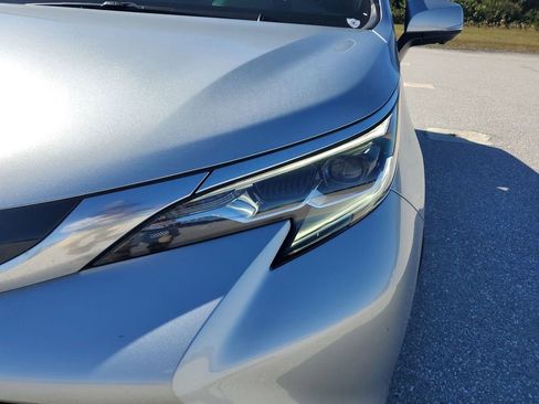 Used 2025 Toyota Sienna Platinum image 16