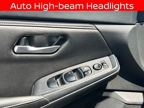 Used 2024 Nissan Sentra SV FWD image 17
