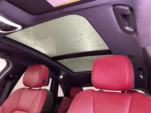 Used 2023 Porsche Macan image 18