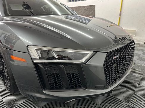 Used 2018 Audi R8 V10 w/ Premium Package image 9