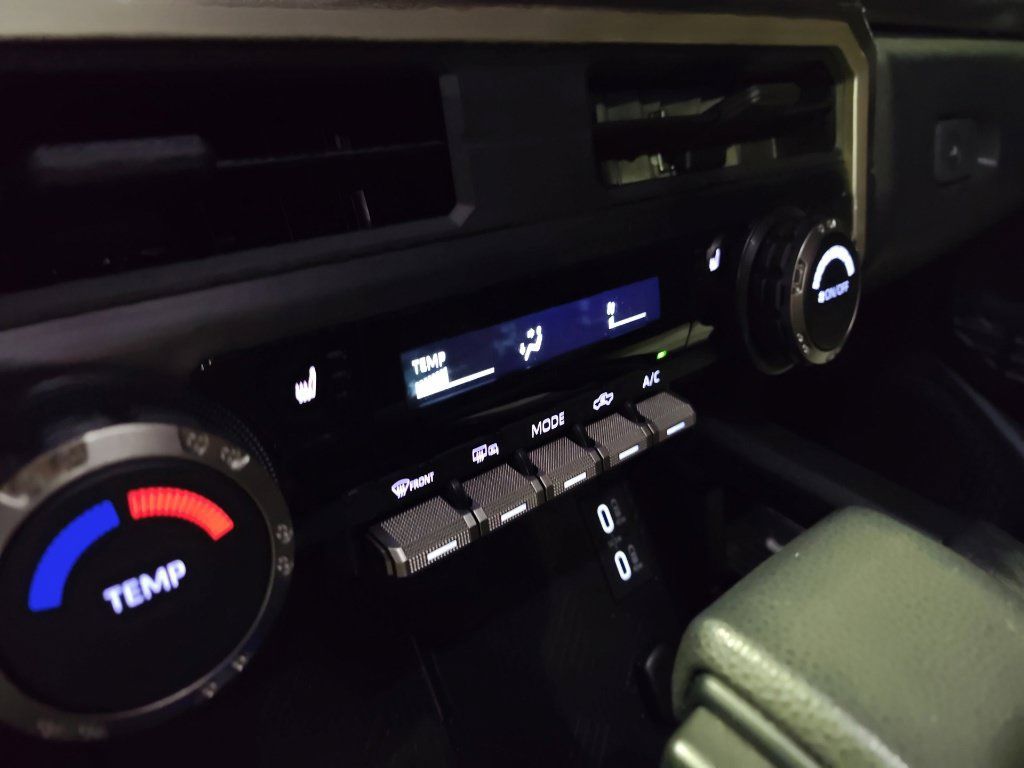 Used 2025 Toyota Tacoma SR5 AWD/4WD image 11