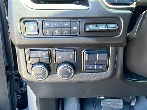 Used 2024 Chevrolet Suburban High Country w/ Advanced Technology Package image 29