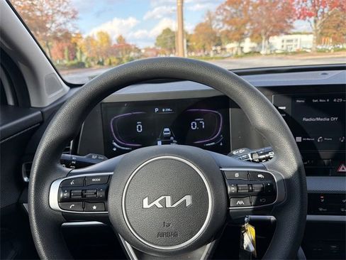 Certified 2025 Kia Sportage LX image 15