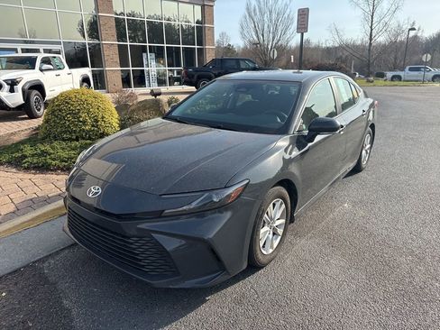 Used 2025 Toyota Camry LE image 7