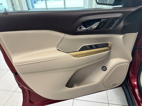 Used 2018 GMC Acadia Denali w/ Technology Package image 11