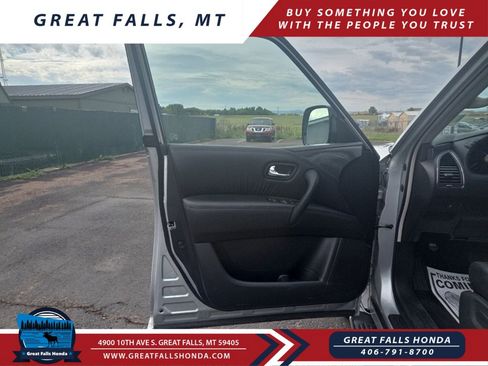 Used 2022 Nissan Armada SV image 11