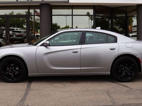 Used 2018 Dodge Charger SXT Plus w/ Driver Confidence Group RWD image 8