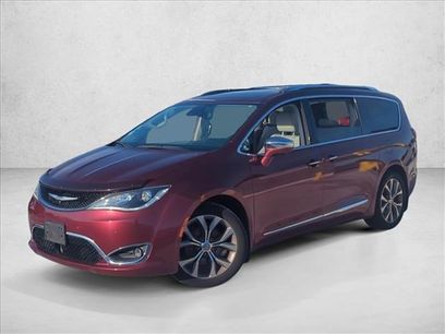 Used 2020 Chrysler Pacifica Limited w/ Tire & Wheel Group