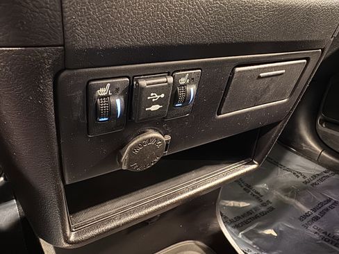 Used 2019 Toyota Sienna SE image 9