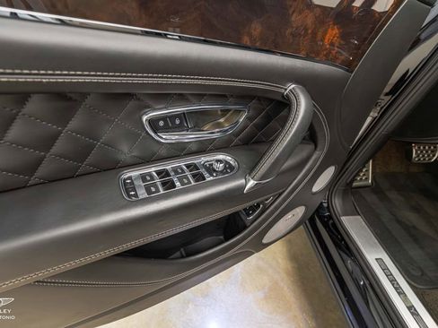 Used 2017 Bentley Bentayga AWD/4WD image 41