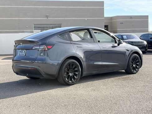 Used 2021 Tesla Model Y Long Range image 27