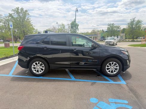 Used 2021 Chevrolet Equinox LS w/ LS Convenience Package FWD image 4