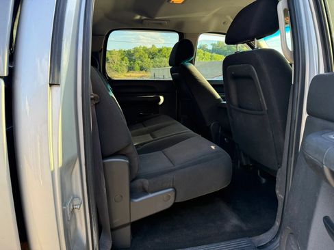 Used 2011 GMC Sierra 2500 SLE w/ SLE Preferred Package AWD/4WD image 14