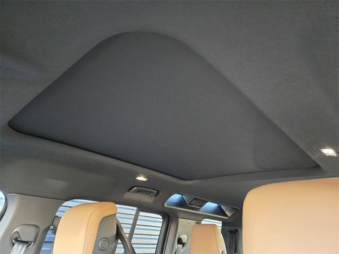 New 2026 Land Rover Defender 110 X-Dynamic SE image 13