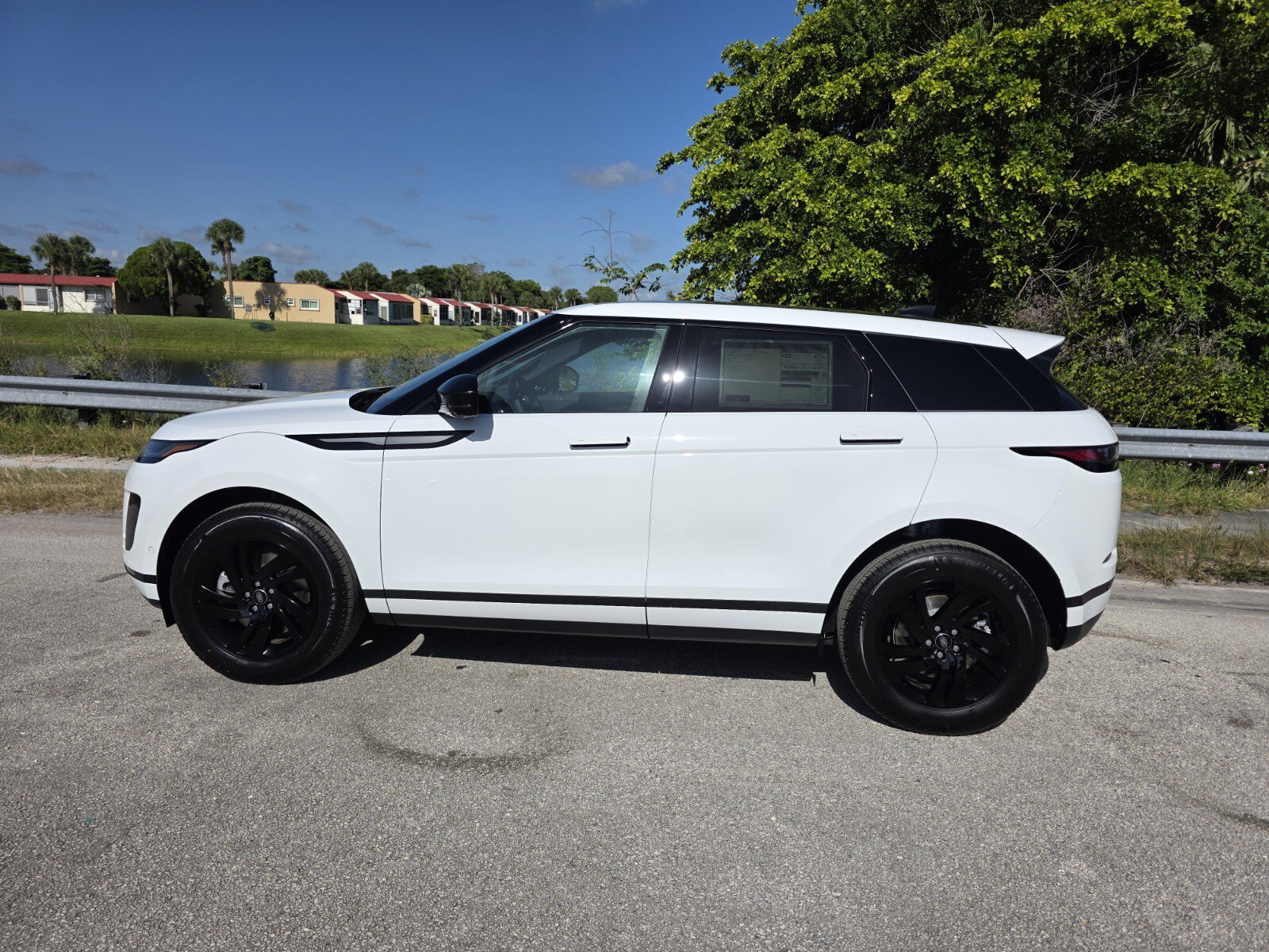 Used 2026 Land Rover Range Rover Evoque S AWD/4WD image 8