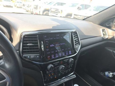 Used 2020 Jeep Grand Cherokee Altitude RWD image 10