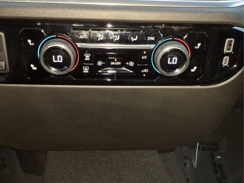 Used 2025 Chevrolet Silverado 1500 LT AWD/4WD image 19