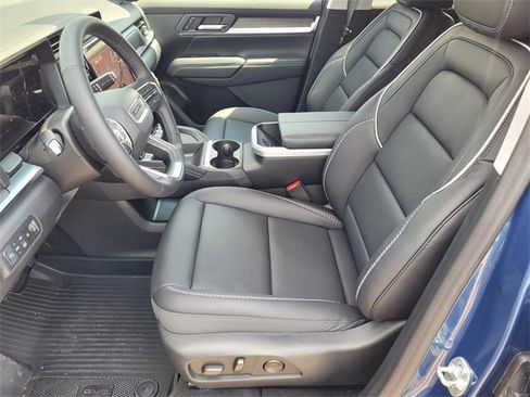 New 2026 GMC Terrain Denali w/ LPO, Black Badging Package image 21