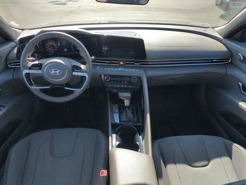 Used 2025 Hyundai Elantra SEL FWD image 25