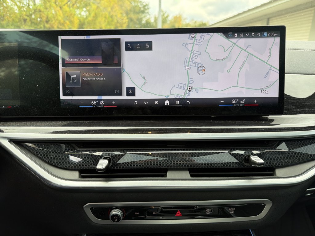 Used 2024 BMW X5 xDrive40i w/ M Sport Package AWD/4WD image 6