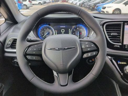 New 2026 Chrysler Pacifica Limited w/ S Appearance Package AWD/4WD image 18