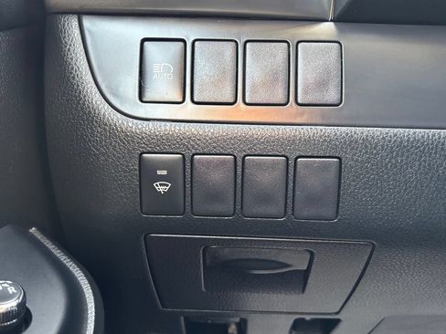 Used 2019 Toyota Highlander LE AWD/4WD image 27