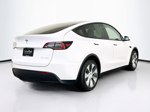 Used 2022 Tesla Model Y Long Range image 9