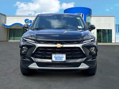 Used 2025 Chevrolet Blazer LT FWD image 2