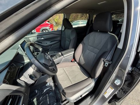 Used 2025 Nissan Rogue SV image 38